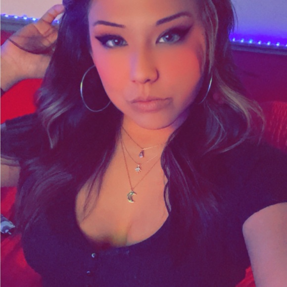 Meet your Posher, Cassandra - Picture 1 of 1